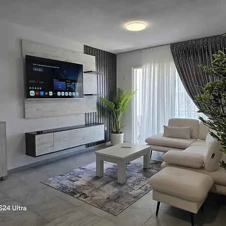 Luxury דירה