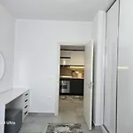 Luxury Apartment *